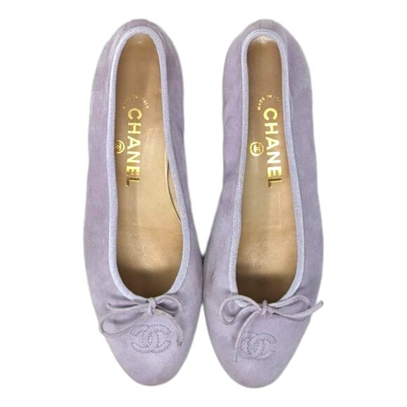 CHANEL Shoes - Chanel ballet flats ballerinas pumps purple lavender suede CC logo cap toe 37.5